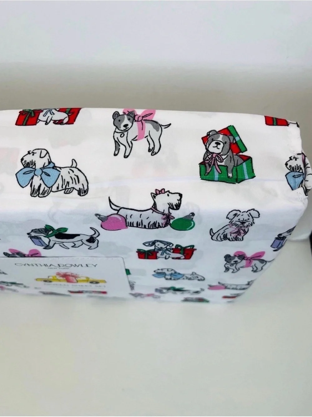 Cynthia Rowley Puppy Cheer Queen Size Sheet Set Presents Bows Ornaments Gifts